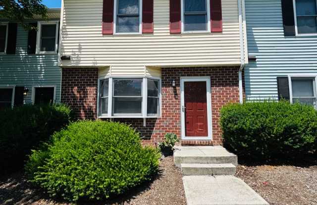 4 Bedroom, 3.5 Bath Townhouse Currently Unavailable; Lease Pending photos photos