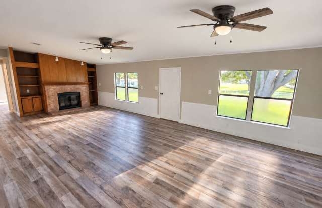 Remodeled 3 bed 2 bath 1,628 sq ft home with Granite Countertops Gallery 3