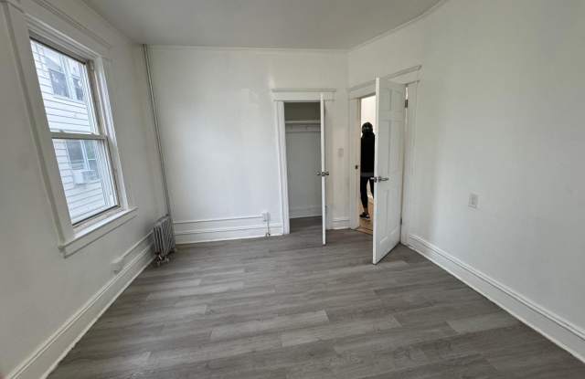 2724 Gillmore Street Gallery 3