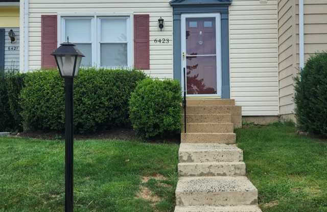 Beautiful Updated Townhome Close to Shopping and Dining - 6423 Birchleigh Circle, Franconia, VA 22315