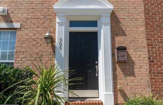 906 OLDHAM Street Gallery 1