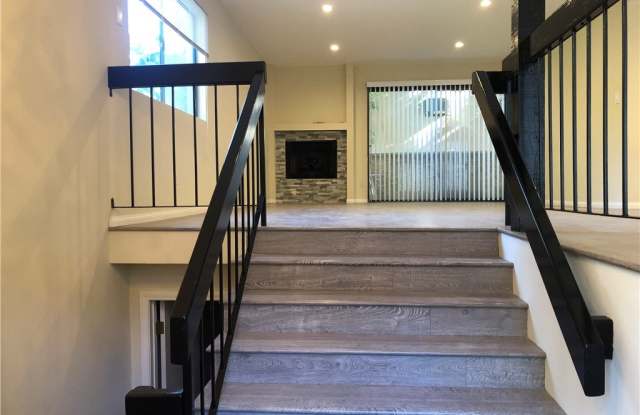 15610 Moorpark Street Gallery 4