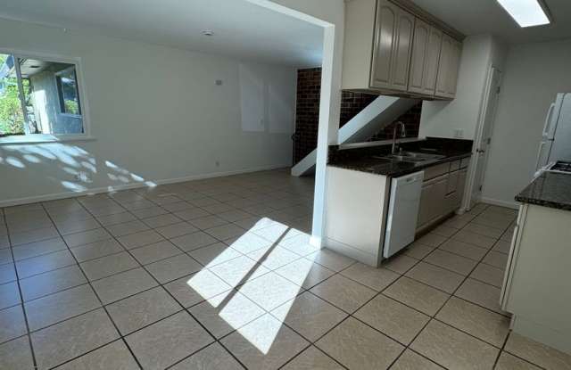 2 Bedroom condo in Auburn! Walk to everything! photos photos