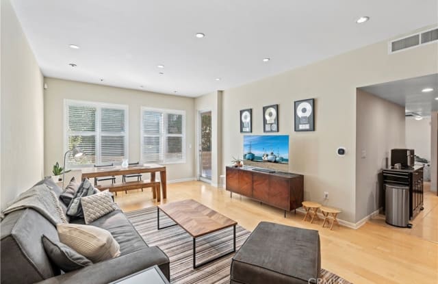 1420 N Laurel Avenue - 1420 North Laurel Avenue, West Hollywood, CA 90046