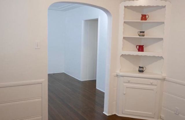 2614 South BENTLEY Avenue Gallery 4