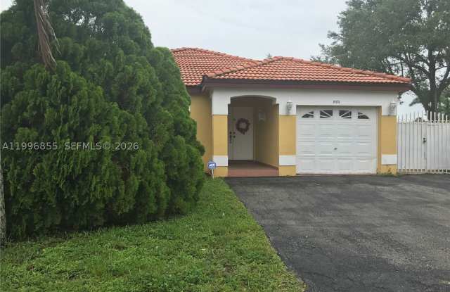 19712 NW 82nd Pl Gallery 1