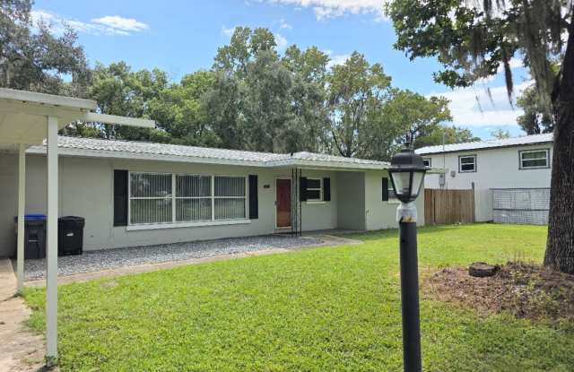 PRIME CRYSTAL RIVER LOCATION – 3 BEDROOMS • 2 BATHS • 1-CAR GARAGE Gallery 3