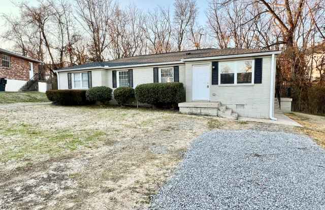 3 Bed 2 Bath House w/ Fenced Yard $1850 - 3304 Leslie Court, Nashville, TN 37206