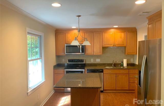 1114 Glenshannon Road Gallery 3