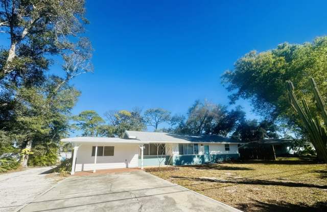 208 Myrtle Avenue - 208 Myrtle Avenue, Laurel, FL 34275
