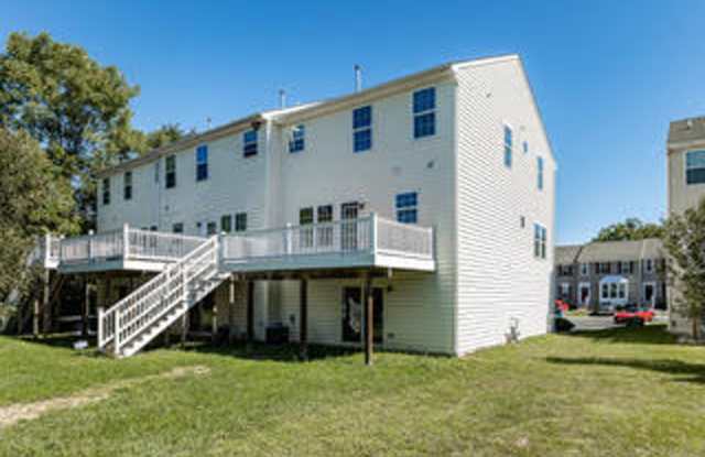 Spacious End Unit-Townhome in Hockessin’s Dennison Ridge Gallery 4