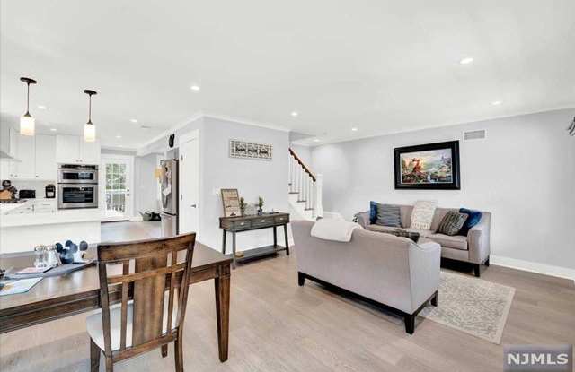 21 Andrews Place Gallery 3