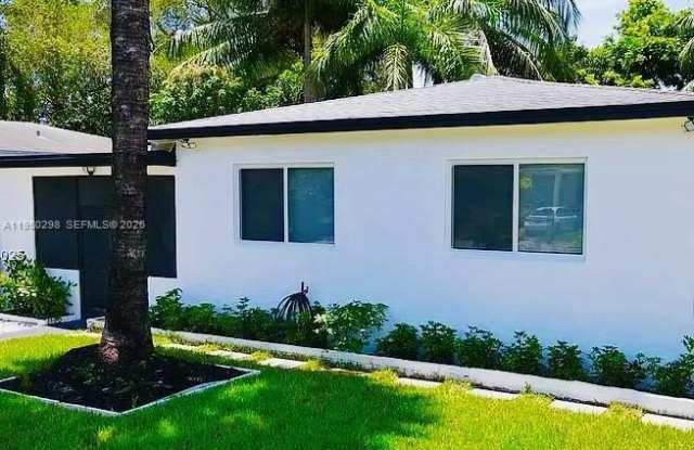 270 NE 162nd St photos photos