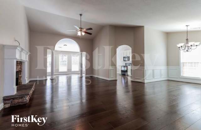 114 Colonial Court Gallery 3