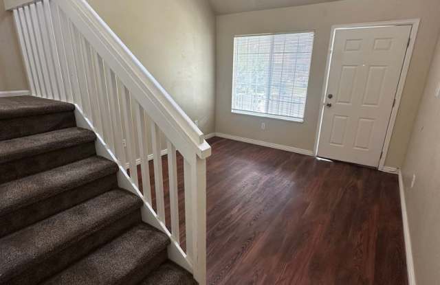 3 BEDROOM, 2 BATHROOM TOWNHOUSE WITH 1 CAR ATTACHED GARAGE Gallery 3