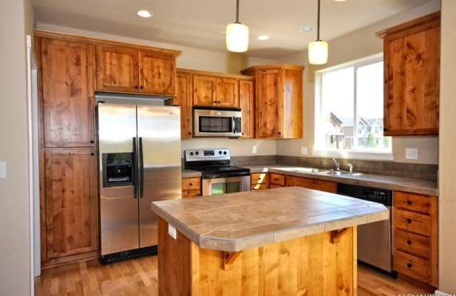 Craftsman Style Townhouse - 3 bedroom, 2.5 bath w/ Bonus Room - Attached Double Garage photos photos