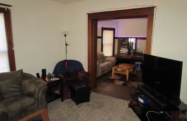 Spacious Madison 5-Bedroom with Yard, Parking & Prime Location - Available 8/15/2027 Gallery 2