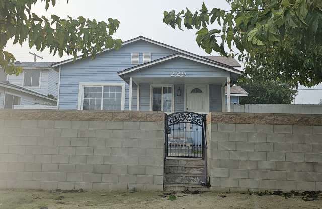 229 Philippine Street - 229 Philippine Street, Taft Heights, CA 93268