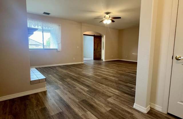 Gorgeous home in Viewpoint! Gallery 3