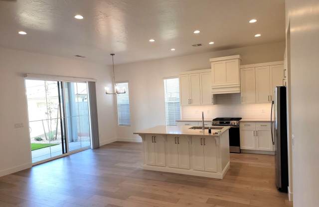 Beautiful 3 Bedroom Home in Hidden Valley! Gallery 1