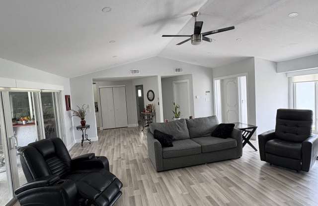 4102 Palm Tree Boulevard Gallery 2