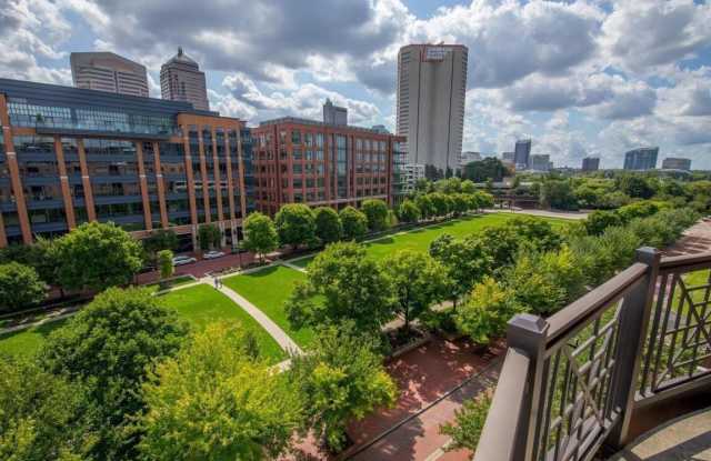 250 Daniel Burnham Square Gallery 3