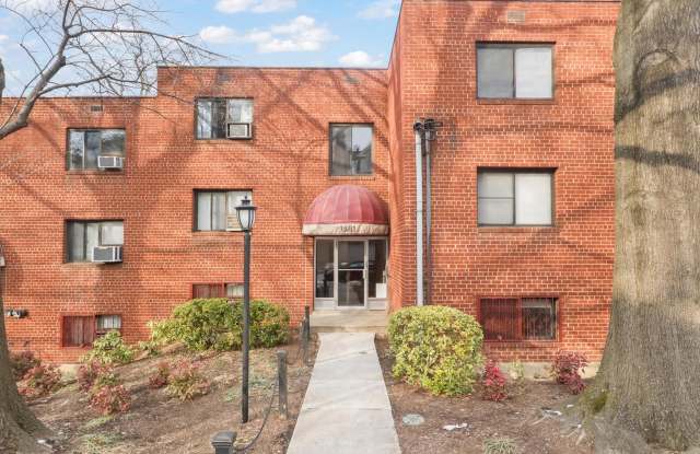 1581 N COLONIAL Terrace Gallery 1