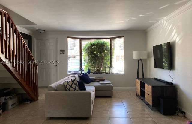10093 SW 77th Ct Gallery 2
