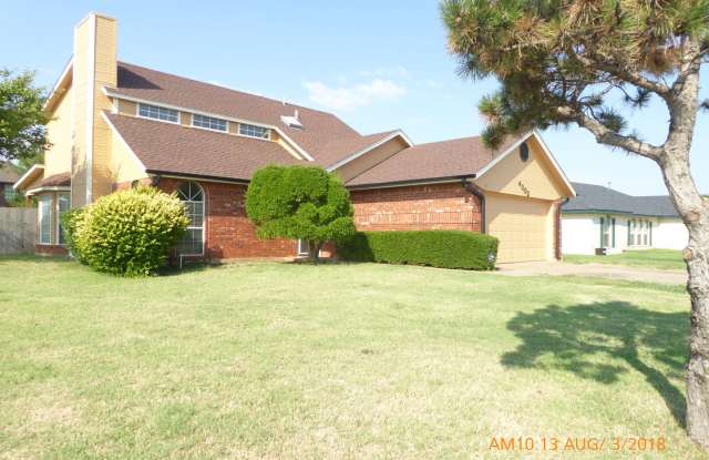 Spacious 2 story house on large corner lot Gallery 3