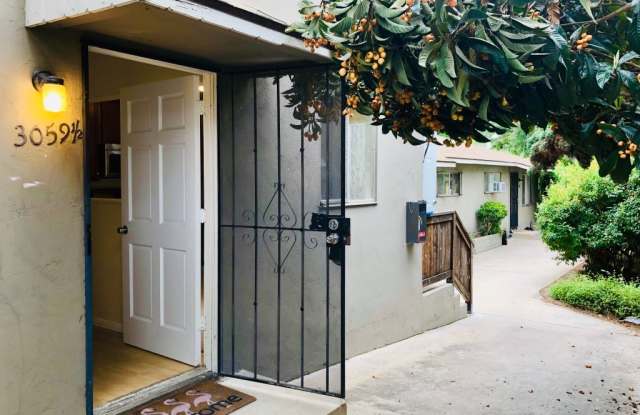 3059 Hawthorn photos photos