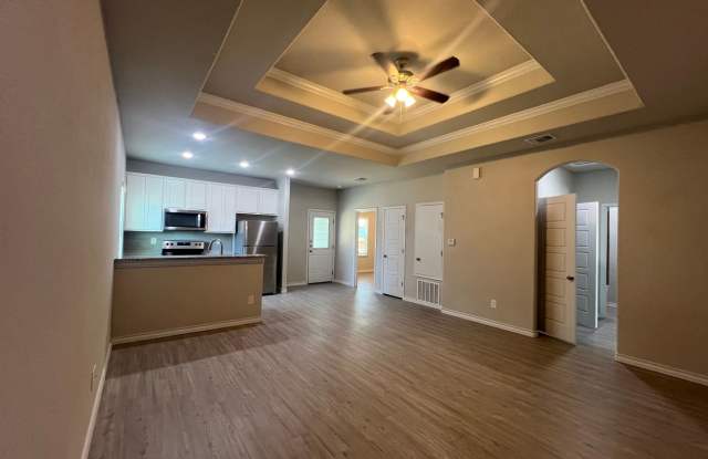 Elegant Home in Seguin! Gallery 3