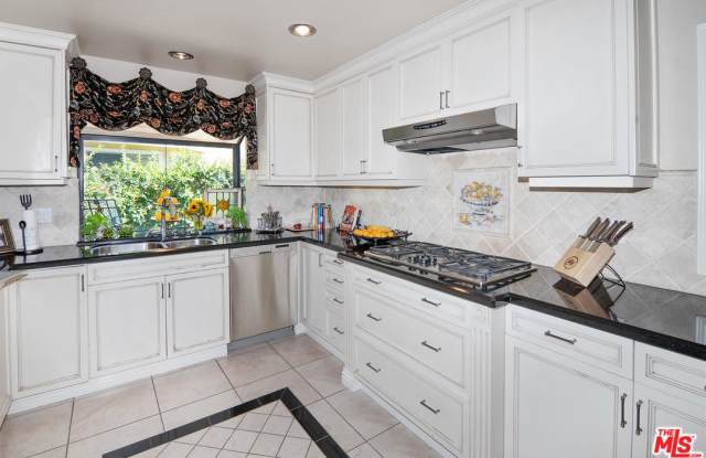 30020 TRAIL CREEK Drive Gallery 4