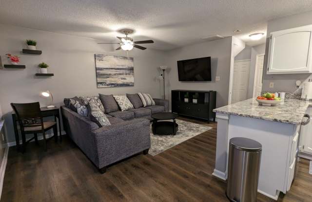 MOVE IN REDAY-ALL UTILITIES INCLUDED Gallery 1