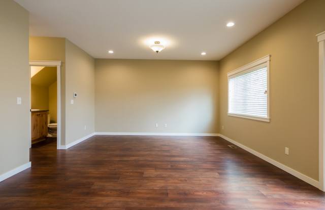 4 Bedroom 2.5 Bath Gallery 4
