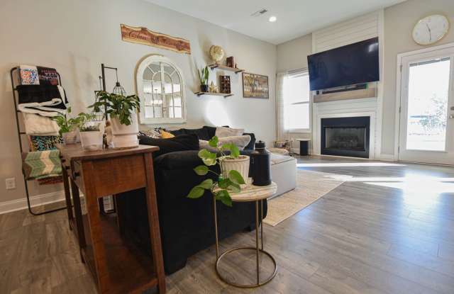 Pet Friendly Three Bedroom! Gallery 4