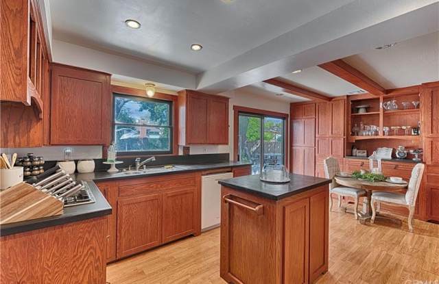 1527 W Chanticleer Road Gallery 4