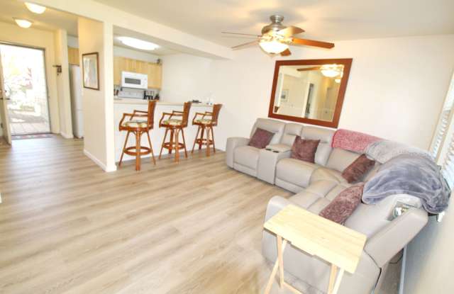 Nicely Remodeled and Furnished 2 Bed 2 Bath - Villas at Kenolio - Complex Pool, Jacuzzi, and Gym Gallery 1