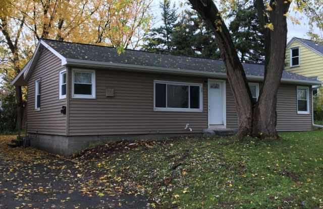 Spacious 4 bedroom 1.5 bath ranch Eastwood photos photos