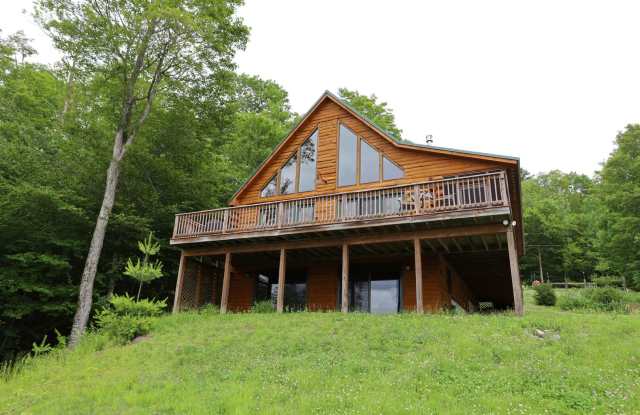 3 Bed 2 Bath Mountain View Pet Friendly Log Cabin- 10 Month Winter Seasonal Lease - $2575 photos photos