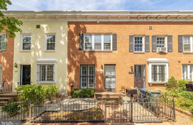 541 4TH STREET SE photos photos