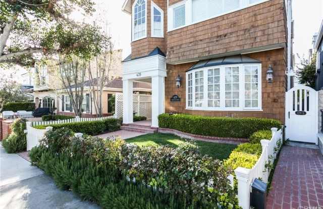439 Carnation Avenue 1/2 - 439 Carnation Avenue, Newport Beach, CA 92625