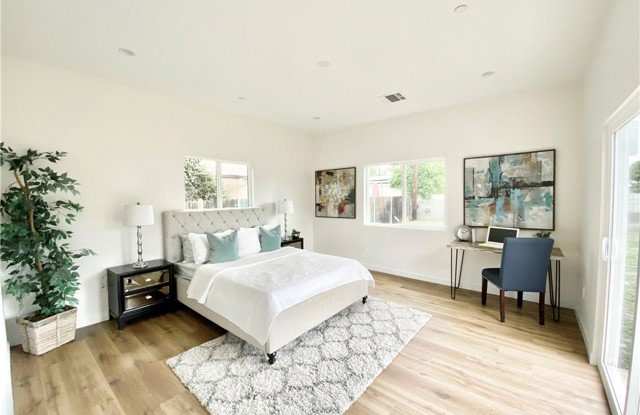 7512 Balboa Boulevard Gallery 4