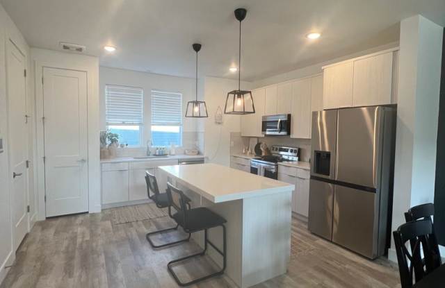 Beautiful Newer Townhome for rent in South Jordan (Daybreak). photos photos