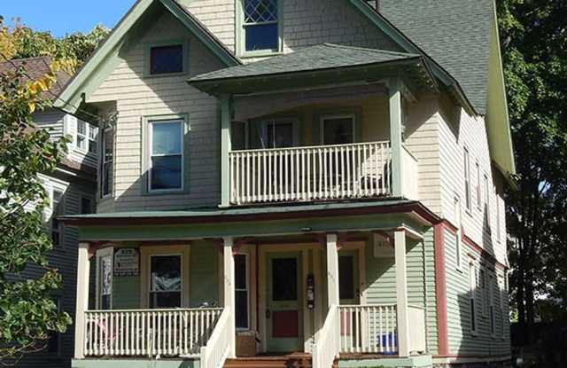 831 Westcott St - Available 7/1/27 - Spacious 3 Bedroom With Beautiful Front Porch Gallery 3