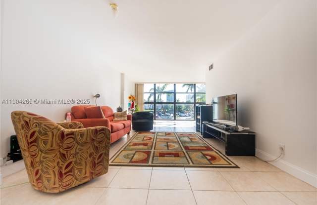 200 Leslie Dr photos photos