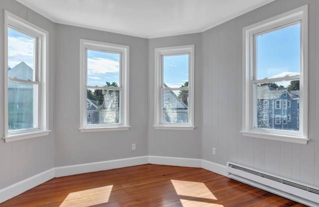 111 Pocasset Ave photos photos