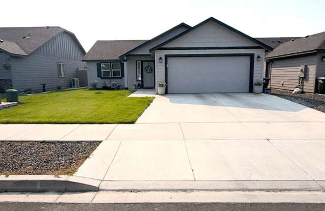 Fully Furnished Home, All utilities, Internet & Landscaping Included!!!! photos photos