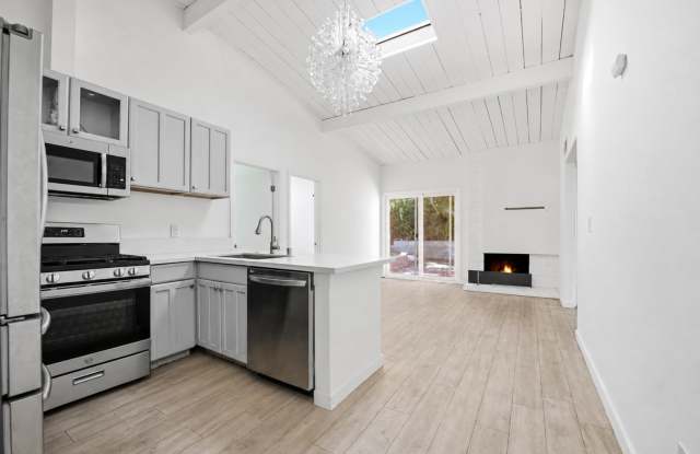 Serene yard tucked in the canyon! Gallery 1