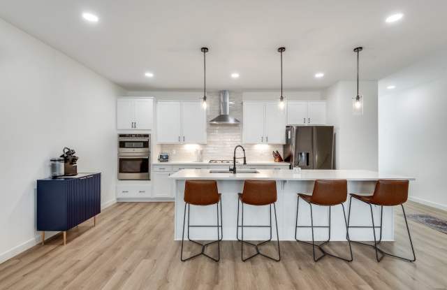 Gorgeous 3/3.5 Townhome Minutes From Downtown Decatur and Avondale Estates! photos photos