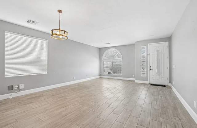 Spacious 4BR House in Maricopa Gallery 4